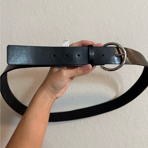 Wild Fable Women’s Black Belt with Silver Round Buckle - Picture 7 of 9